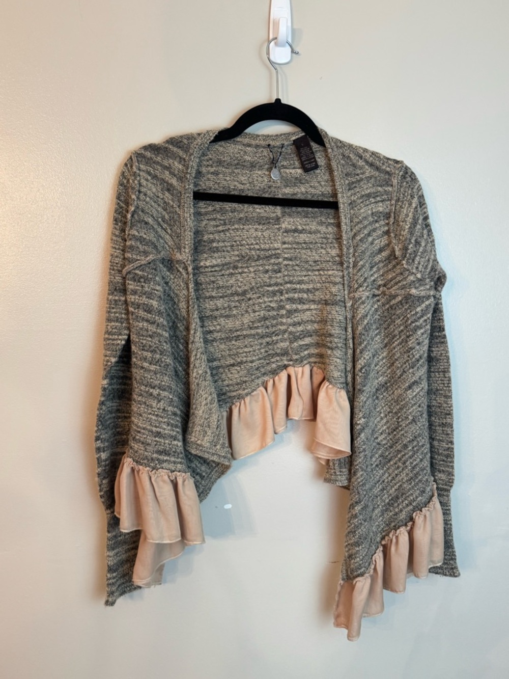 BKE Boutique The Buckle Open-Front Cardigan with Blush Ruffle Trim Large